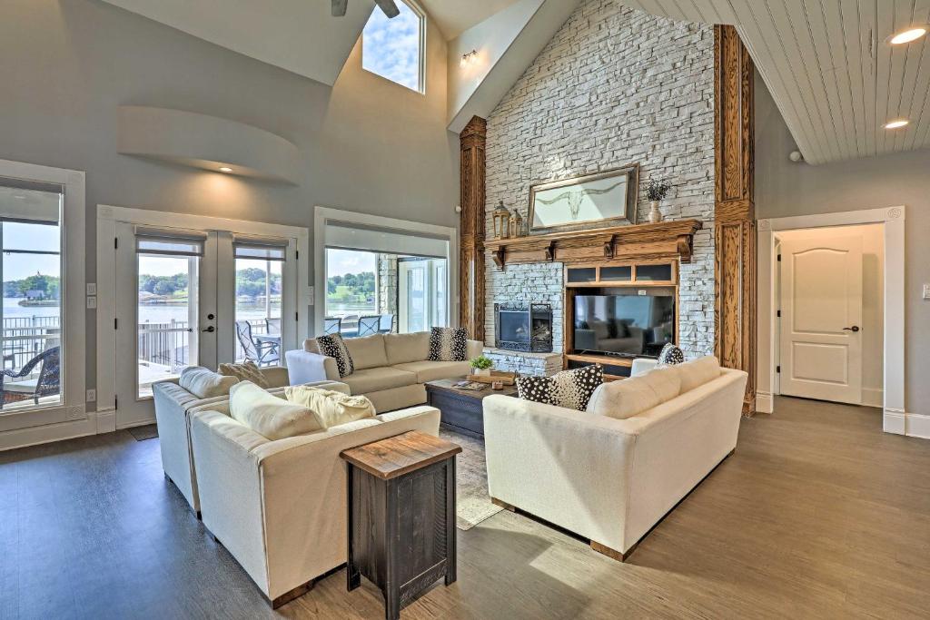 Lavish Lake House, Near Vineyards and Marinas! photo 4