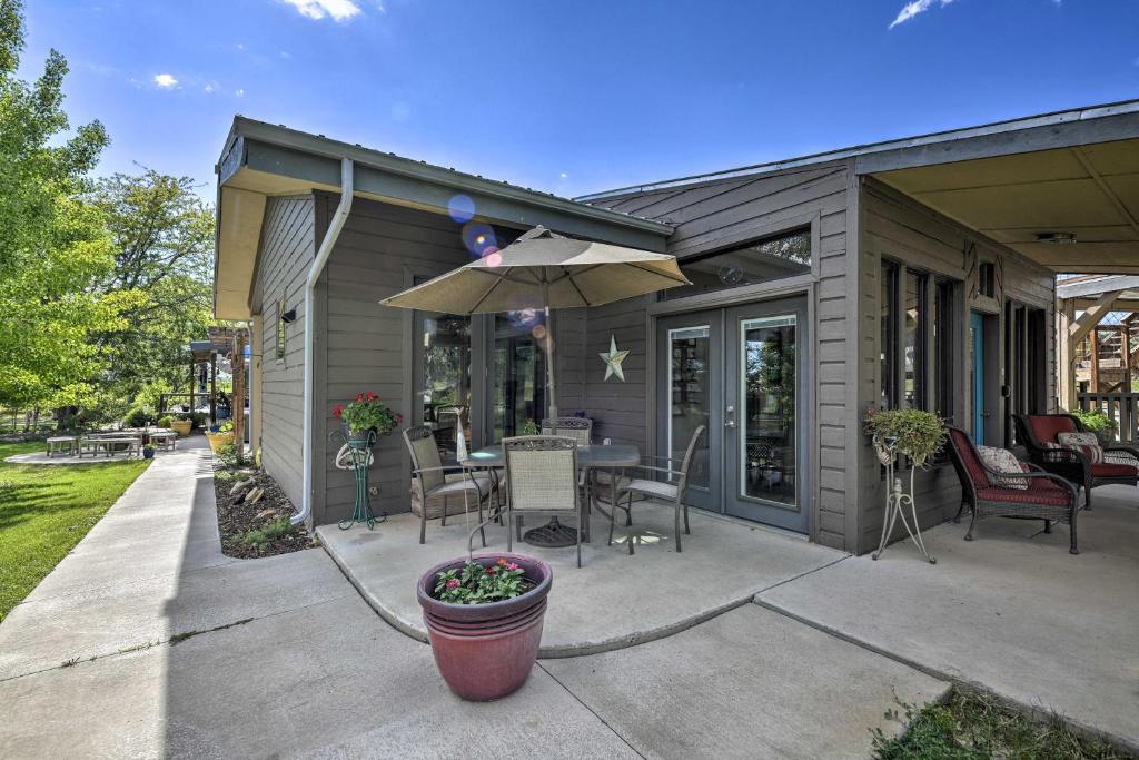Serene Mountain Retreat with Deck and Mtn Views! photo 1