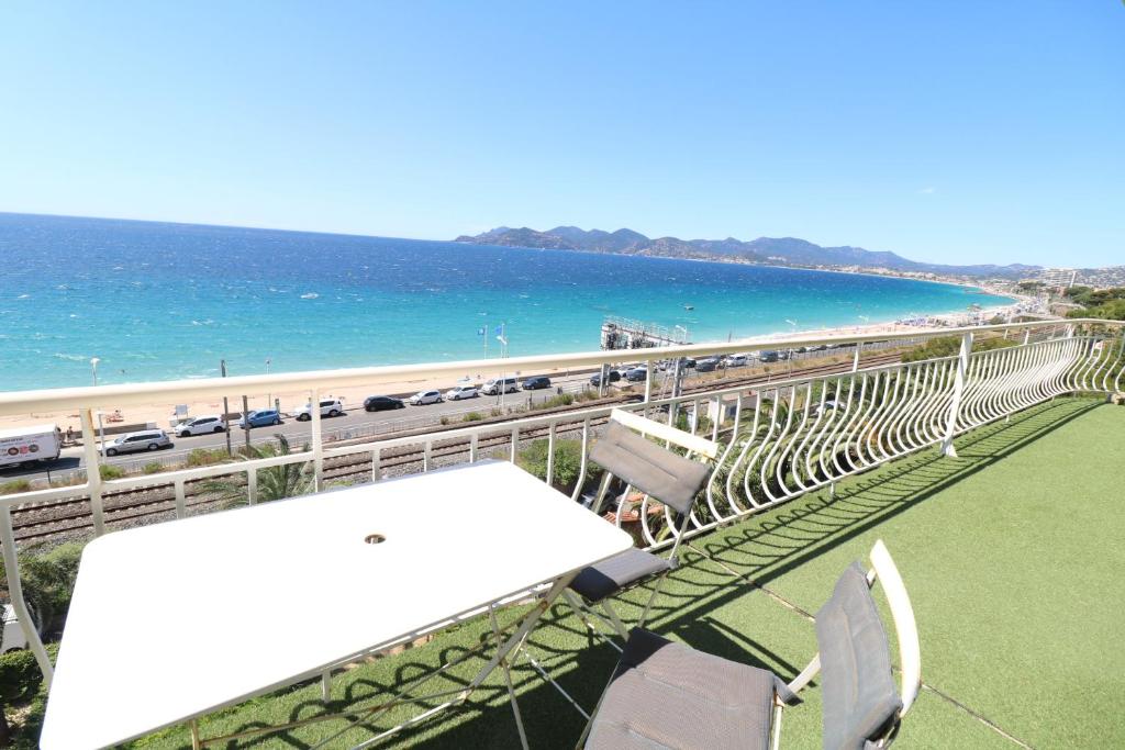 Fantastic sea view for this 2 bedroom up to 6 people 327 photo 3