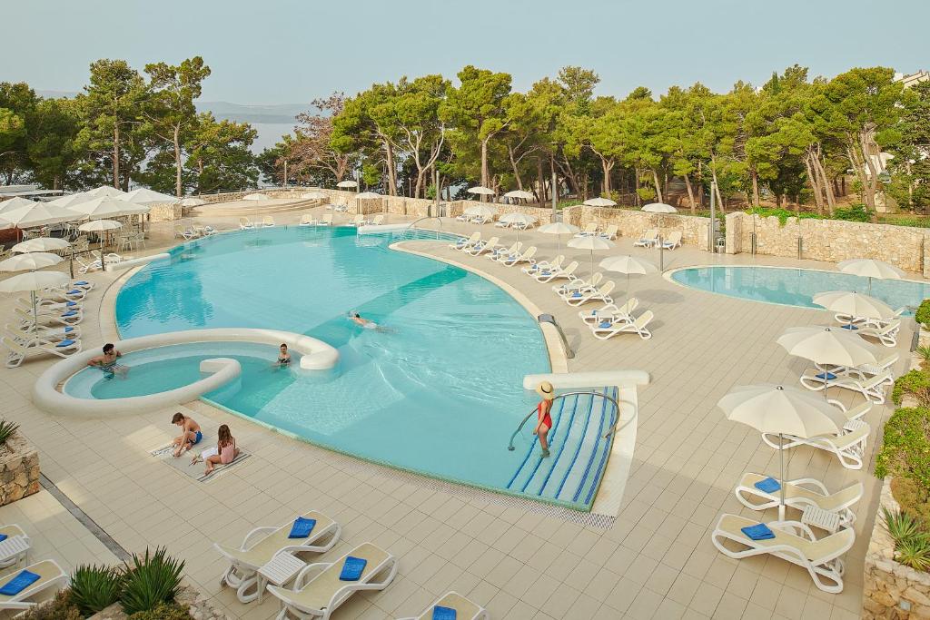 Bluesun Hotel Elaphusa photo 2
