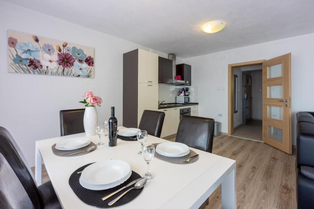 Apartments Rogić photo 2