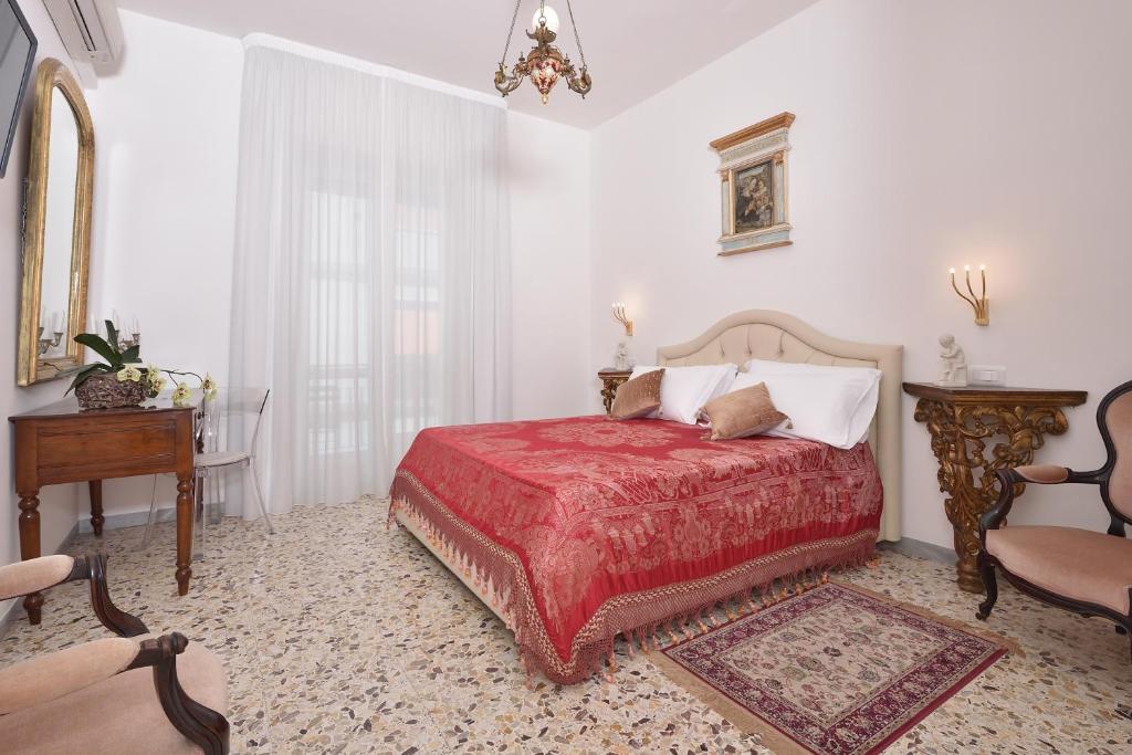 Casa Real photo 2