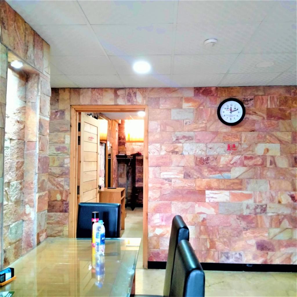Hotel Vista Inn DHA photo 2