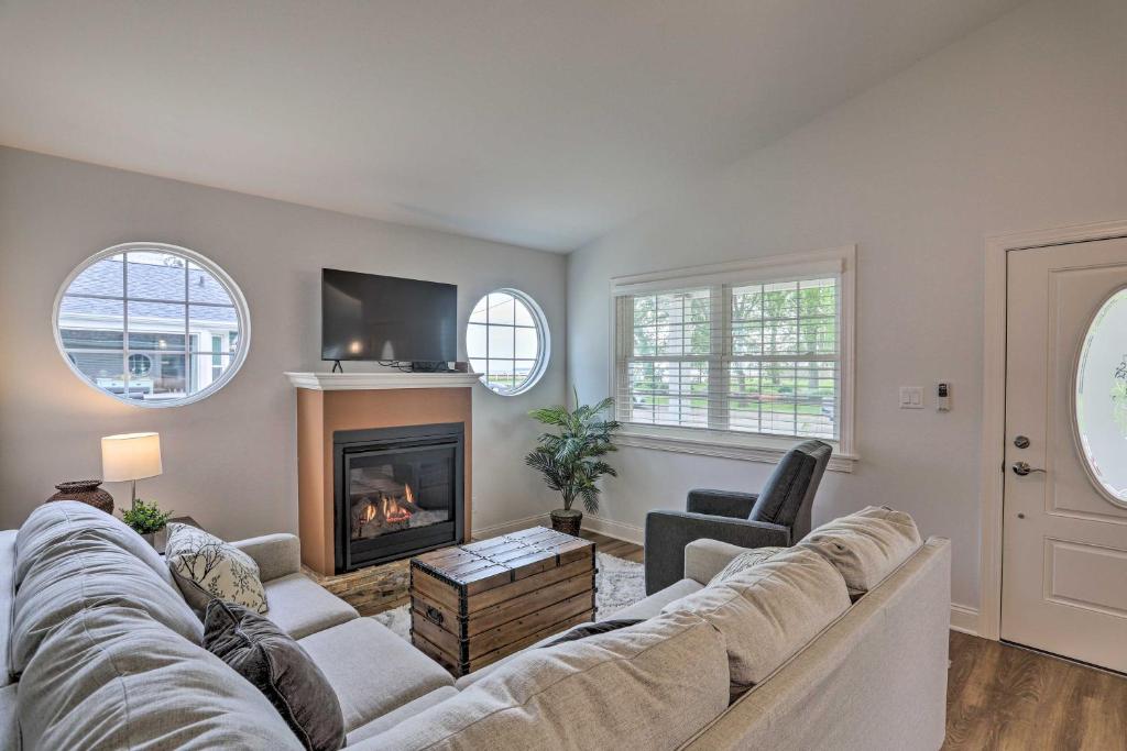 Port Clinton Home with Lake Views! photo 4