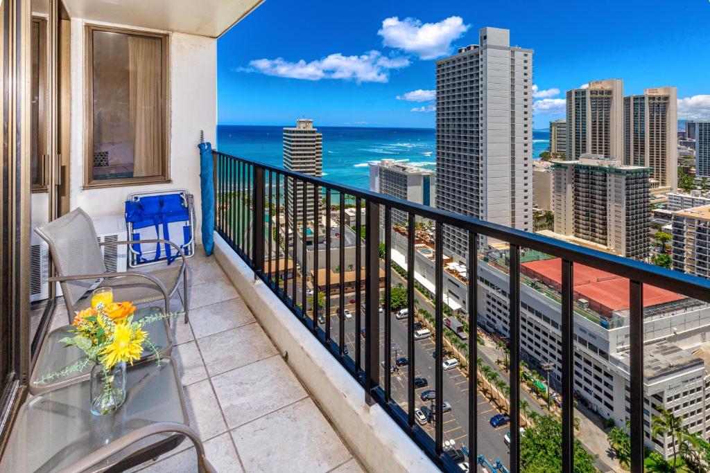 High-Floor Stylish Ocean Views Condo with Parking image