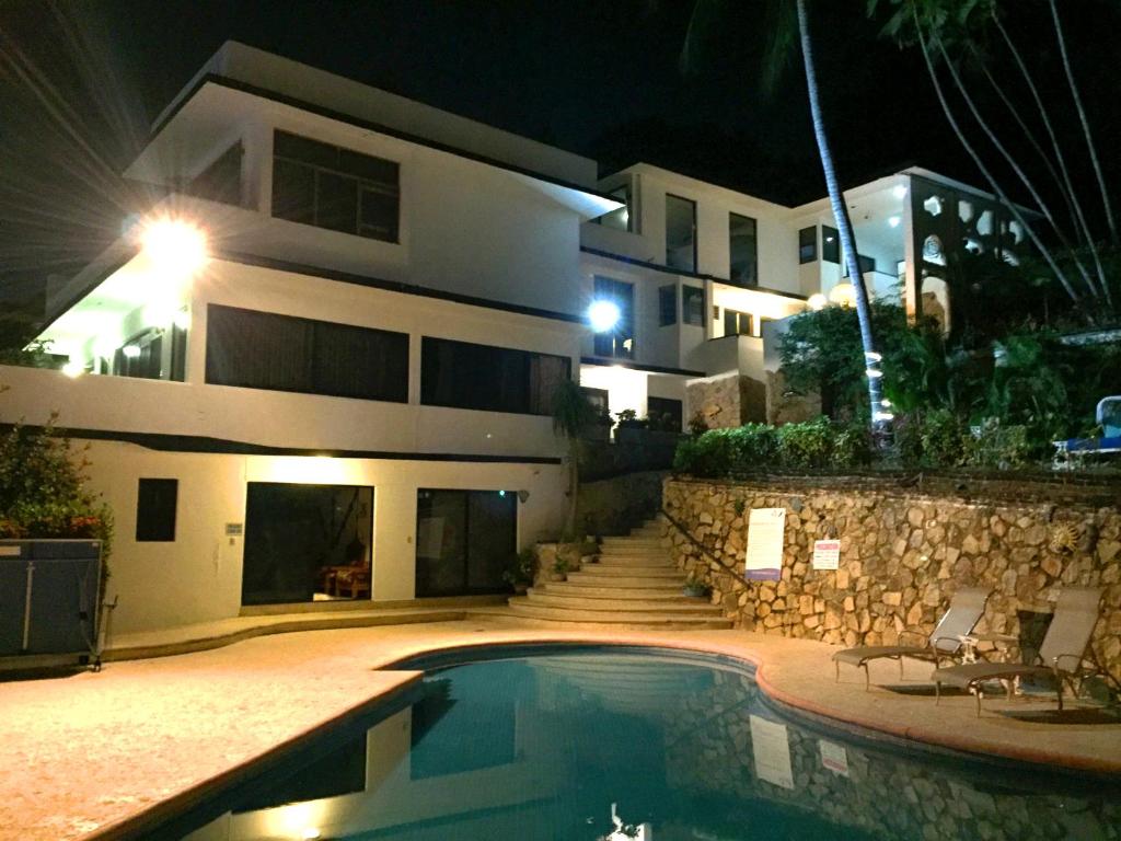 Villa Guitarron gran terraza vista espectacular 6 huespedes piscina gigante photo 2
