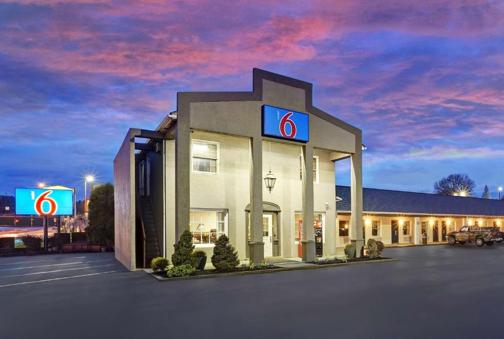 Motel 6 Washington, PA photo 2
