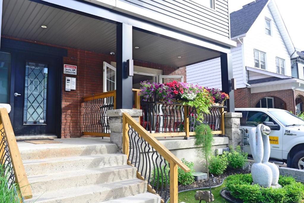 Ottawa Downtown Executive Apartment Retreat with Private Balcony near Bank Street - Sleep Max 2 photo 3