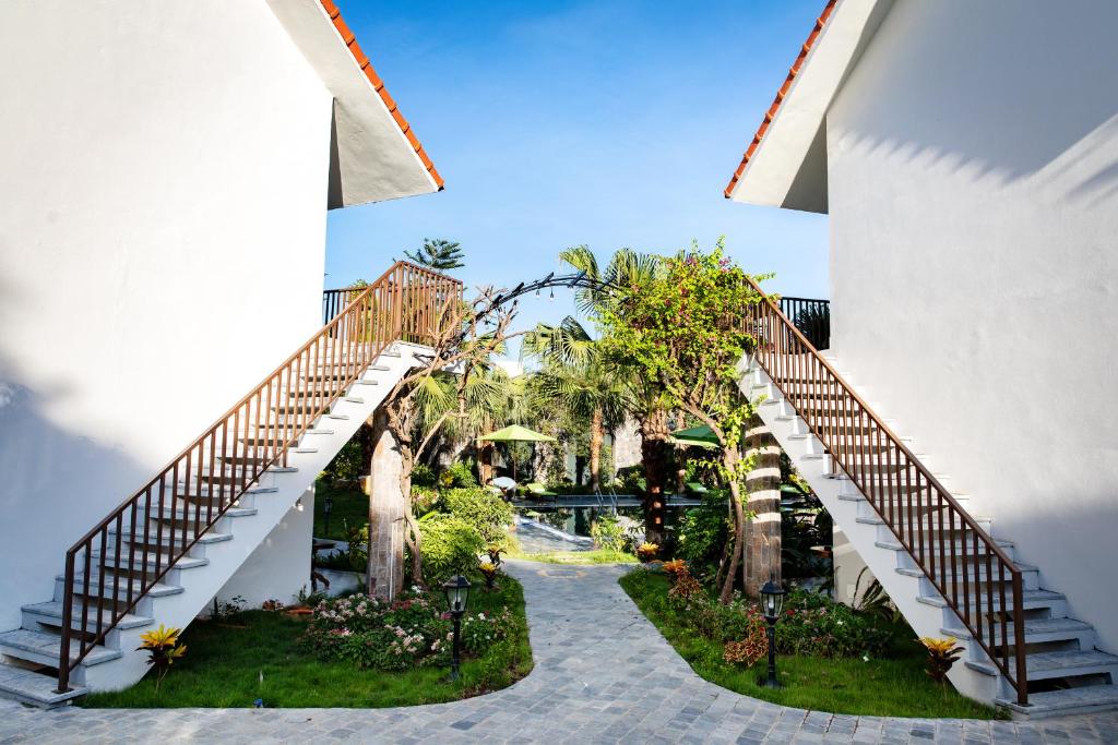 Bai Dinh Riverside Resort & Spa