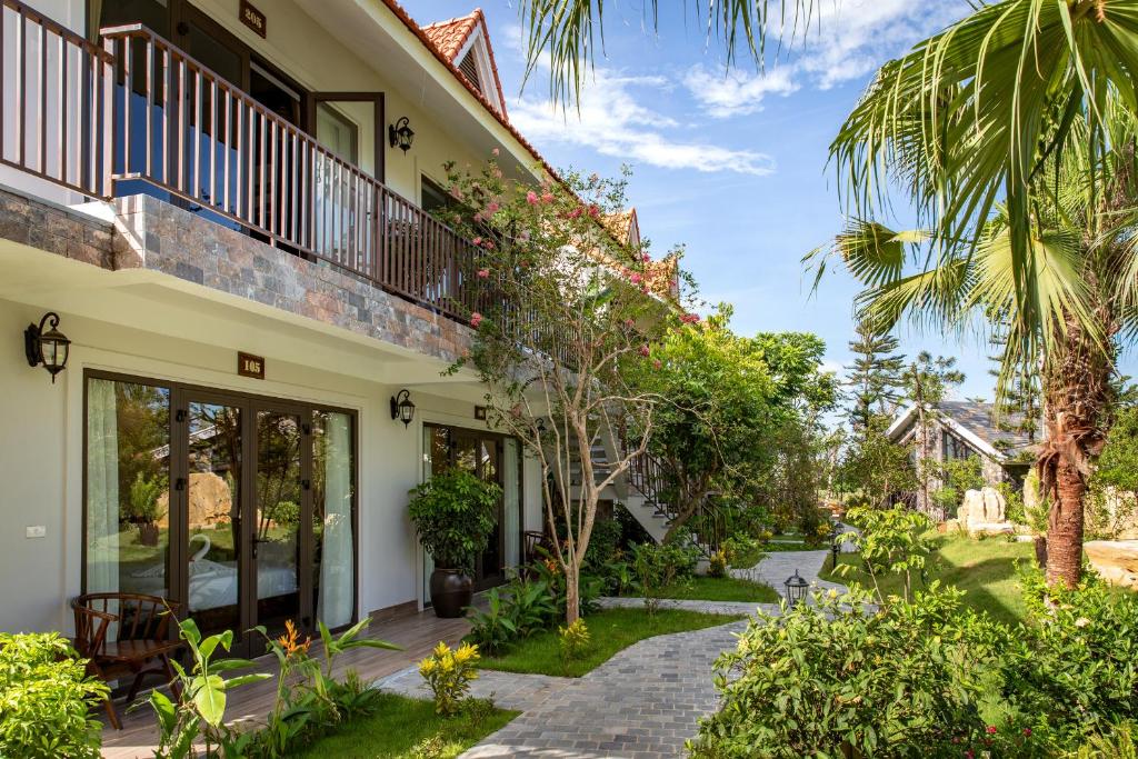 Bai Dinh Riverside Resort & Spa