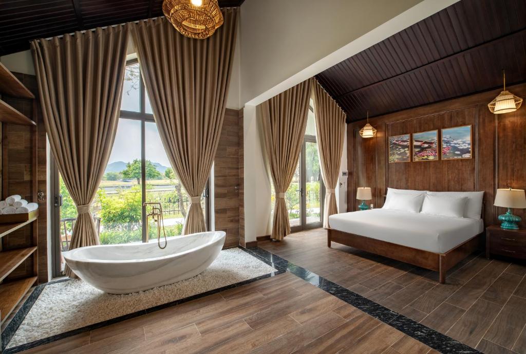 Bai Dinh Riverside Resort & Spa