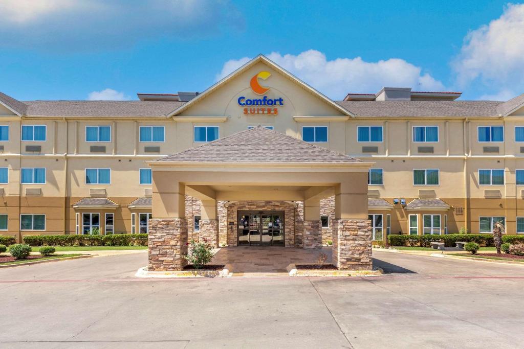 Comfort Suites North Dallas image