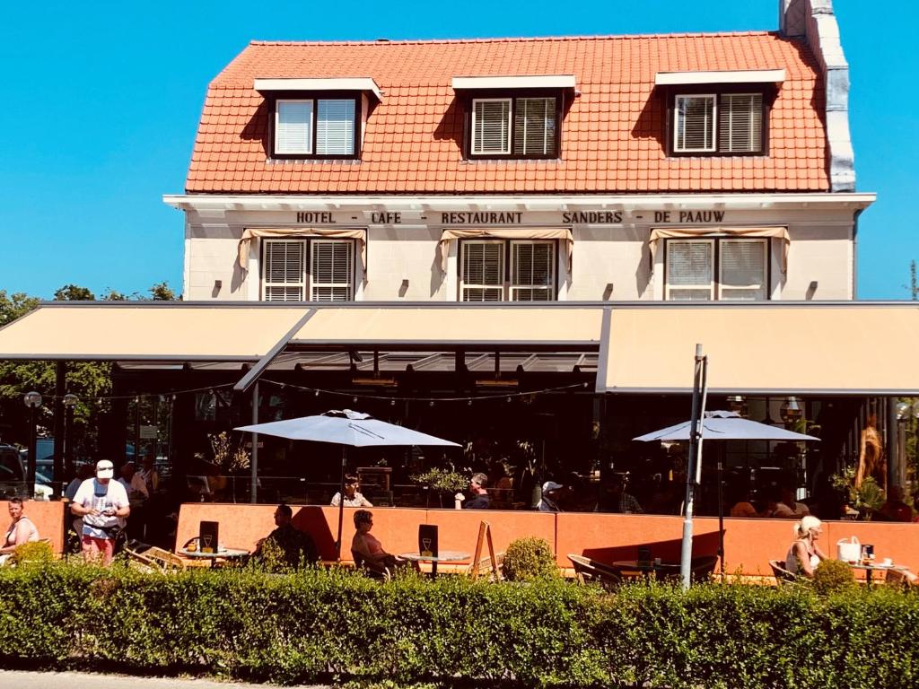 Hotel Sanders de Paauw - Tap to explore photos