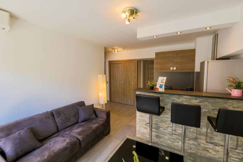 SUEDE 2 AP4208 By Riviera Holiday Homes photo 4