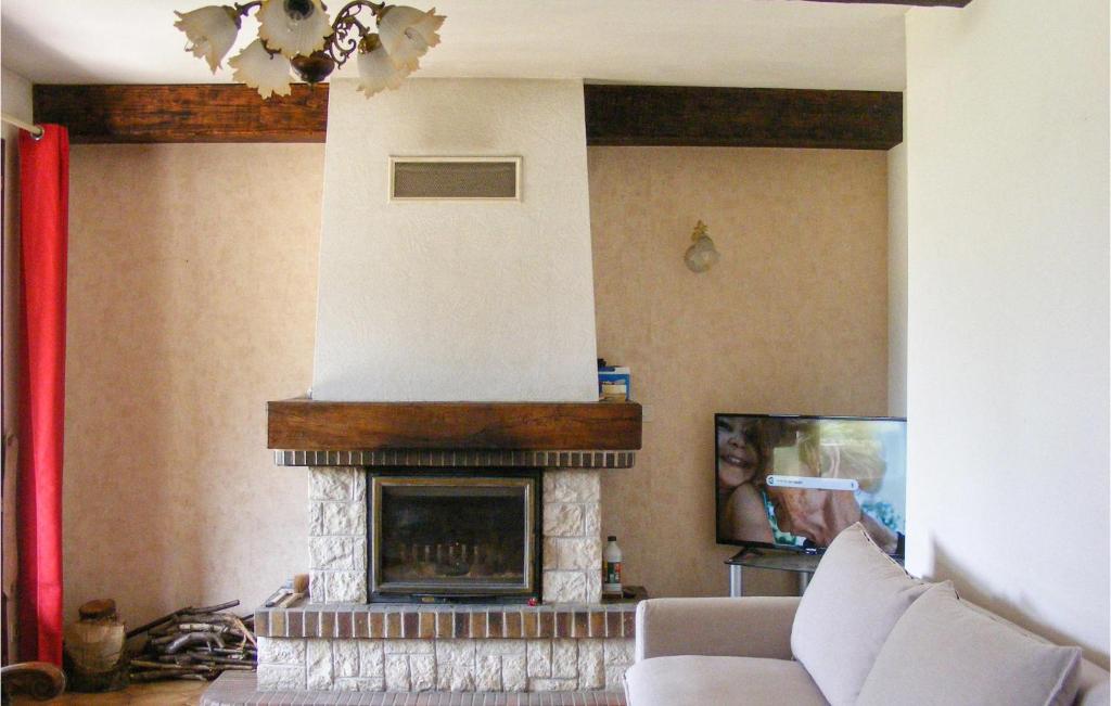 Amazing Home In St-hilaires-les-places With Wifi, Outdoor Swimming Pool And Swimming Pool photo 2