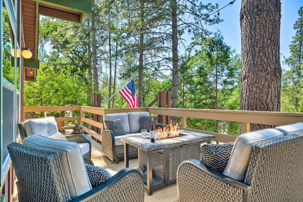 Cabin Less Than Half-Mi from Pine Mountain Lake Marina! photo 1