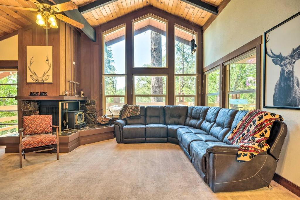 Cabin Less Than Half-Mi from Pine Mountain Lake Marina! photo 2