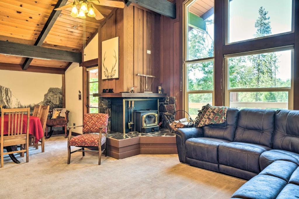 Cabin Less Than Half-Mi from Pine Mountain Lake Marina! photo 3