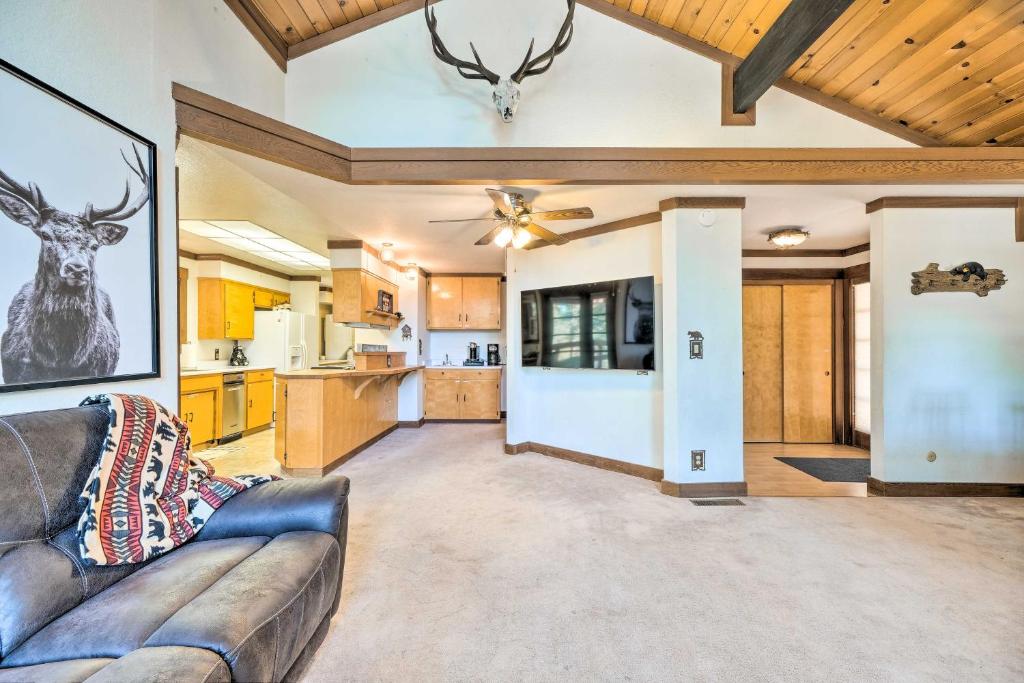 Cabin Less Than Half-Mi from Pine Mountain Lake Marina! photo 4