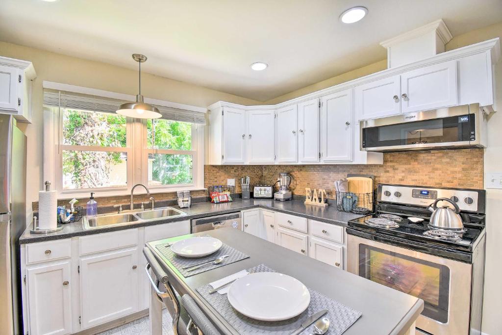 Charming Hampton Home with Yard 2 Mi to Beach! photo 2