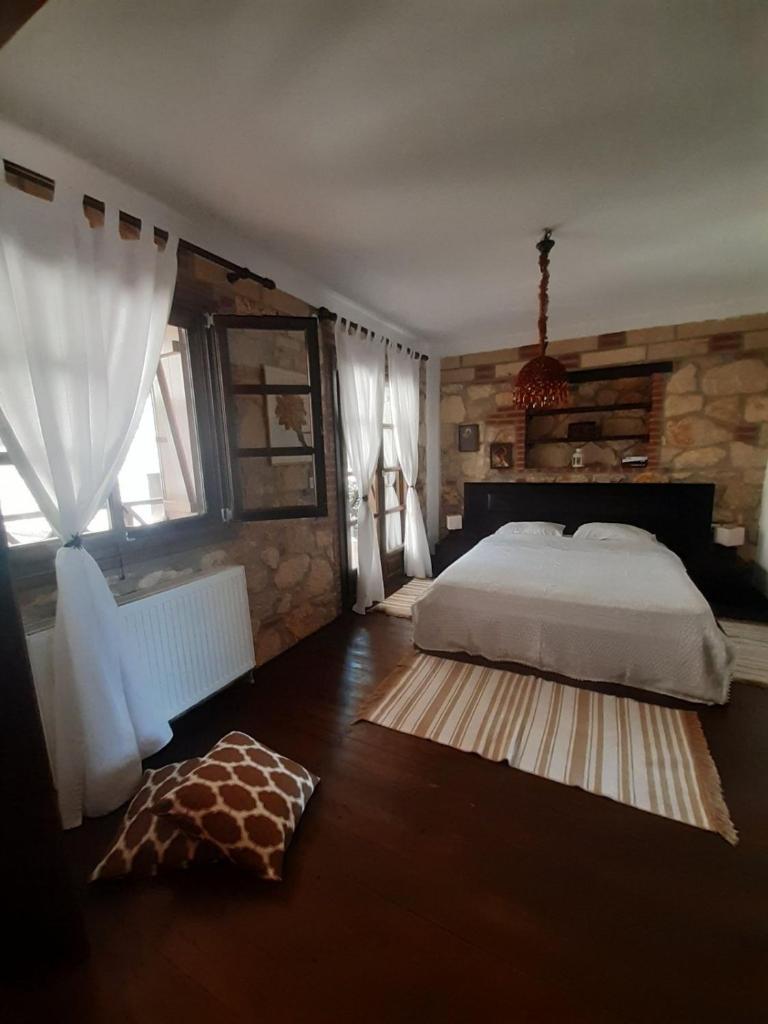 ANASTASIA STONE HOUSE photo 4