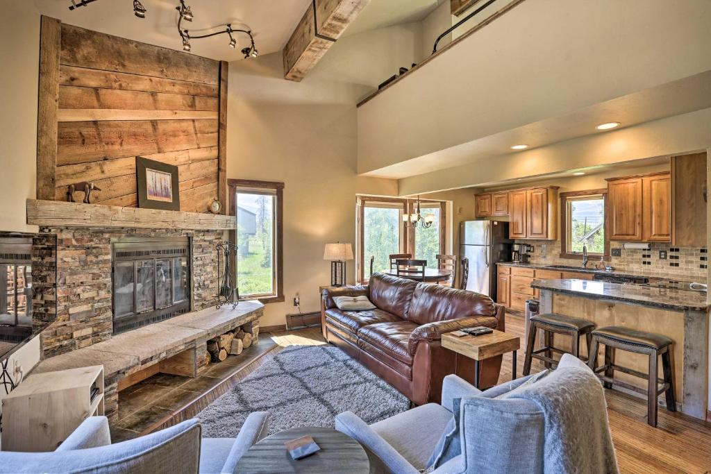 3-Story Home with Balcony about 6 Mi to Winter Park!