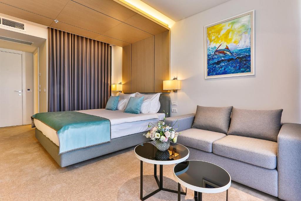 Двухместный (Улучшенный двухместный номер с 1 кроватью), Hotel Square