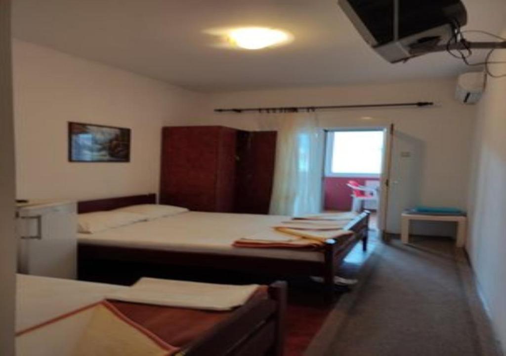 Трехместный (Трехместный номер с балконом), Rooms Kuljic