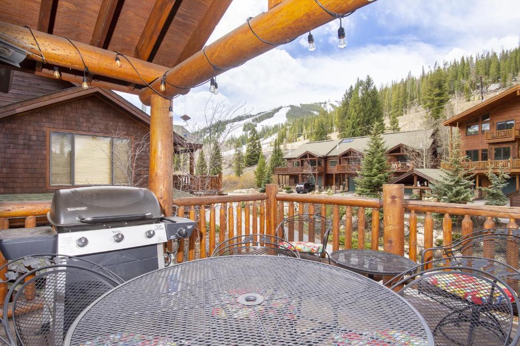 Clover at Slopeside Village townhouse photo 1