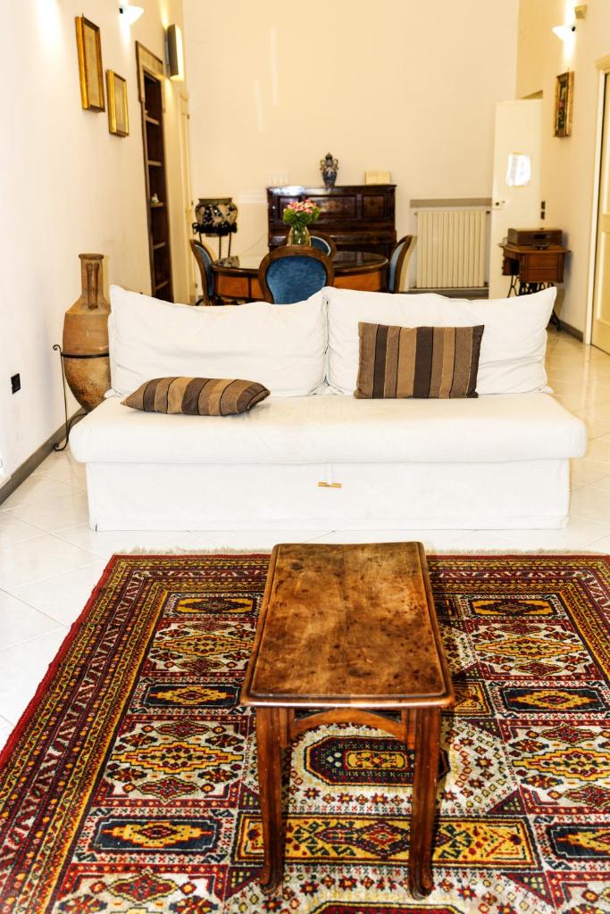 Charming apartment - Tap to explore photos