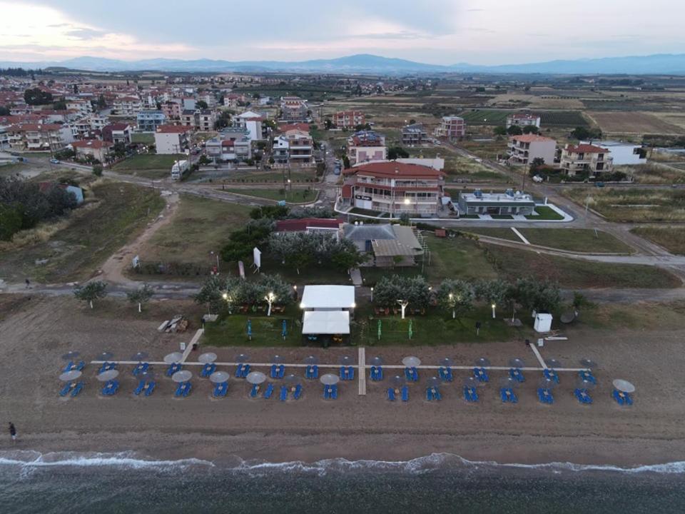 La Plage BeachFront Luxury Living photo 4