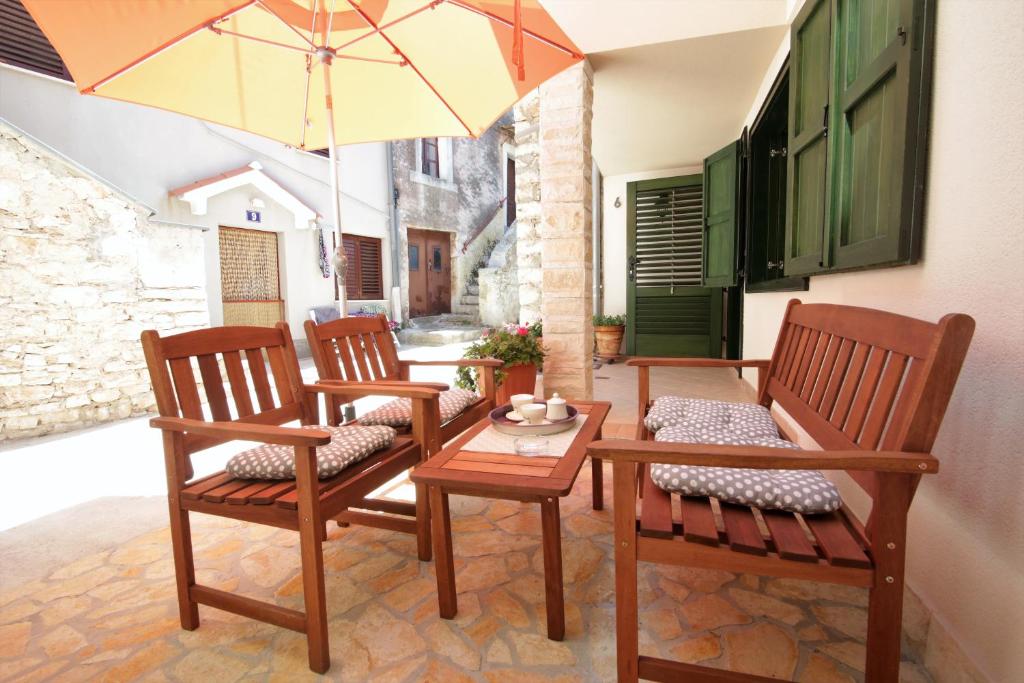 Holiday house Ljubica Tisno photo 1