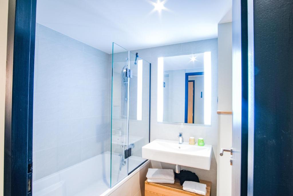 ibis Styles Albertville - Tap to explore photos