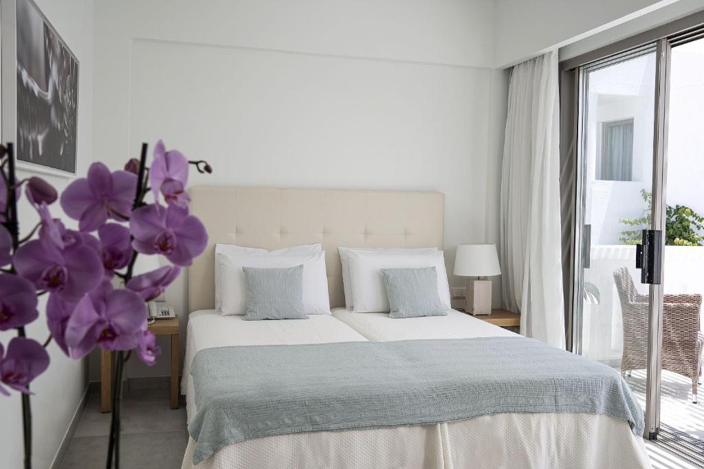 Maritimo Beach Hotel - Tap to explore photos