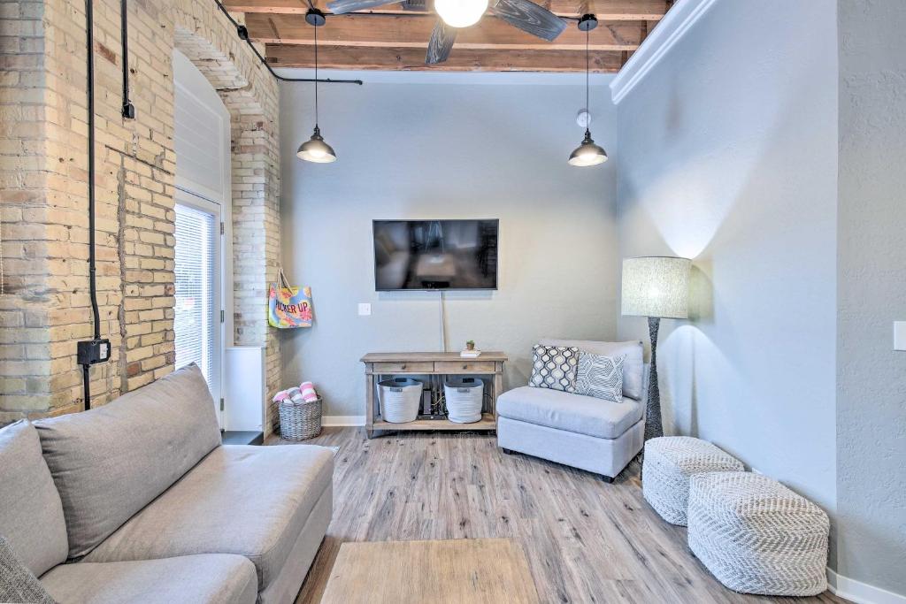 Modern Grand Haven Condo - Steps to Downtown! photo 3