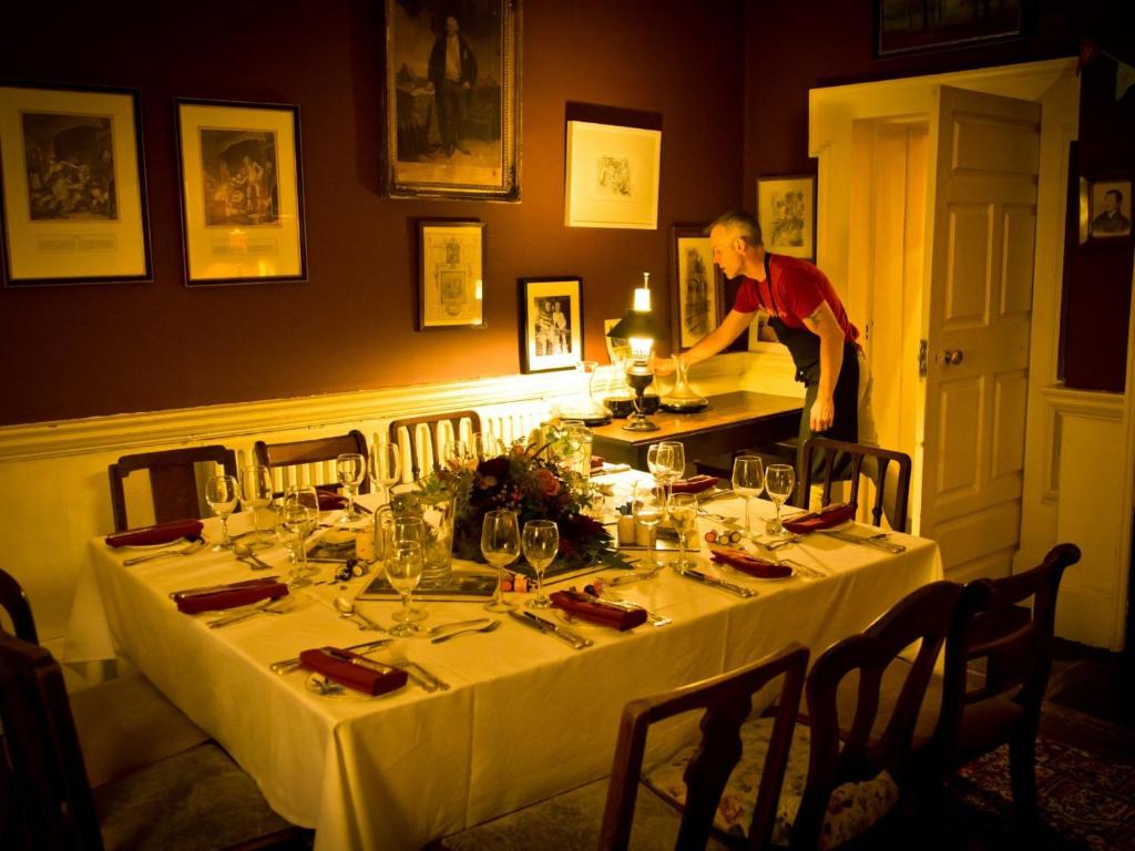 Roundwood House photo 2