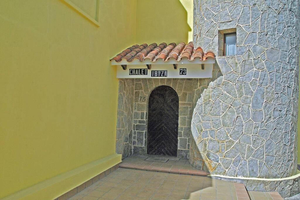 Villa with pool, 200m from beach photo 3