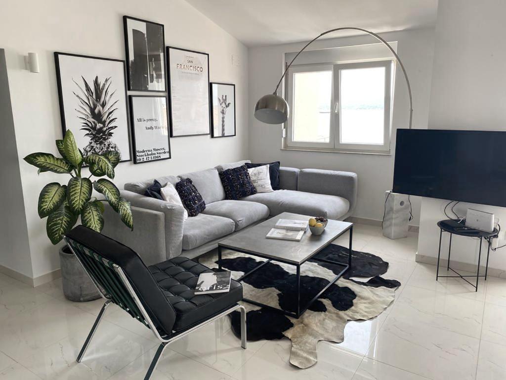 Apartment Beachfront Petar photo 3