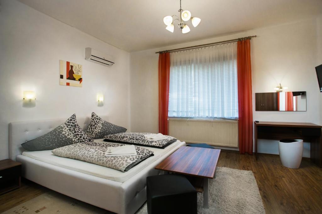 Апартаменты (Двухуровневые апартаменты), Bathory Apartments