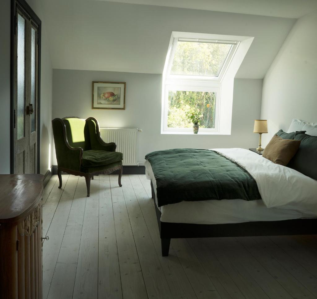 The Riverhouse, magical house with garden by the river Seine photo 2