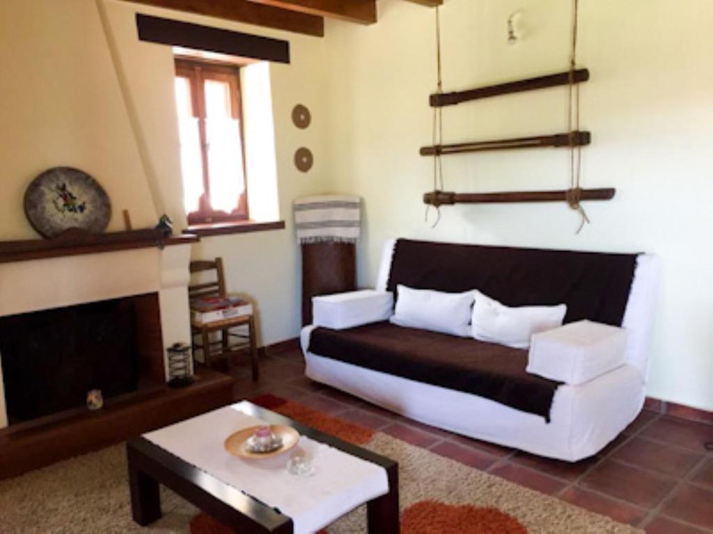 Periklis Guesthouse Anavriti. photo 4