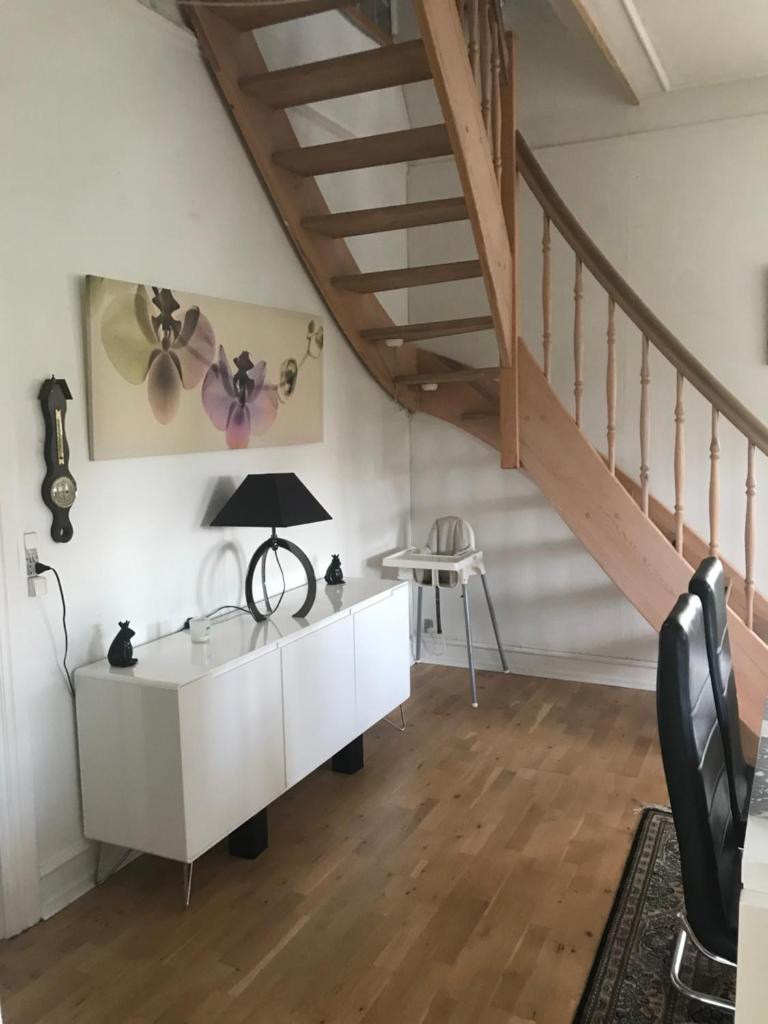 Centralt i Gentofte i 2 plan, ved S-Tog og busser photo 1