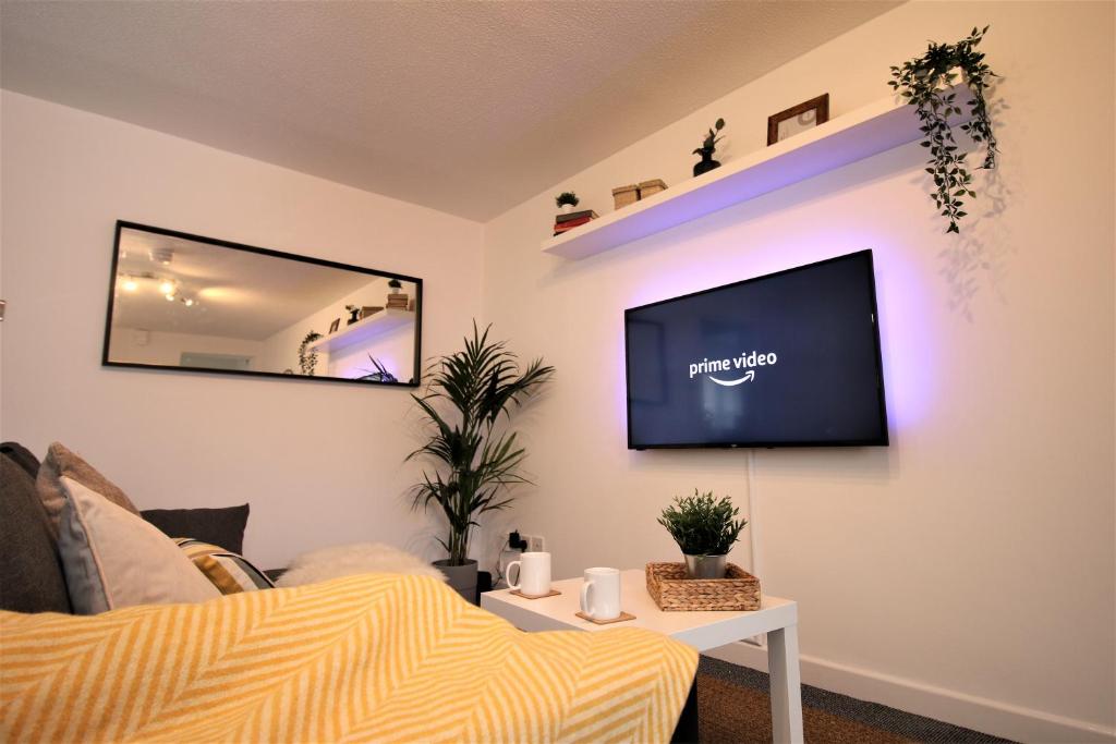Thesiger Court Apartments - Free Private Parking - by Property Promise