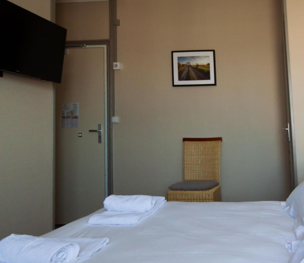 lhotel photo 2