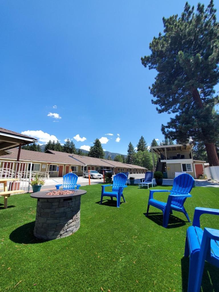 Bluebird Day Inn & Suites image