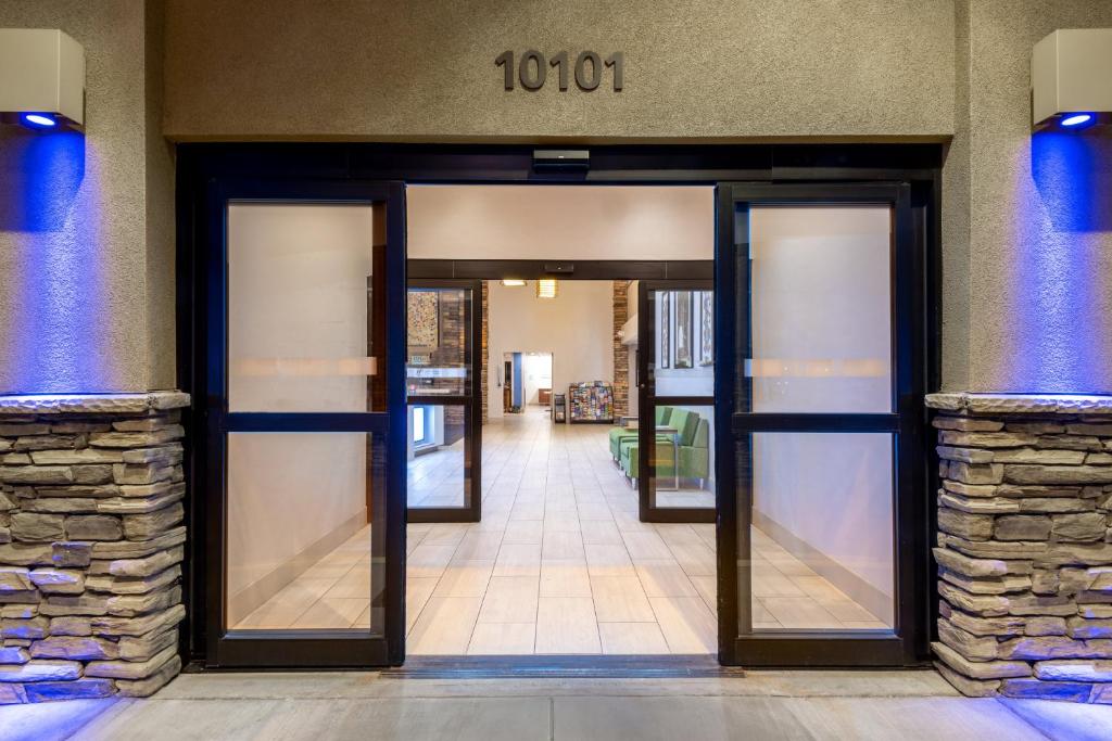 Holiday Inn Express & Suites Wheat Ridge-Denver West, an IHG Hotel photo 3