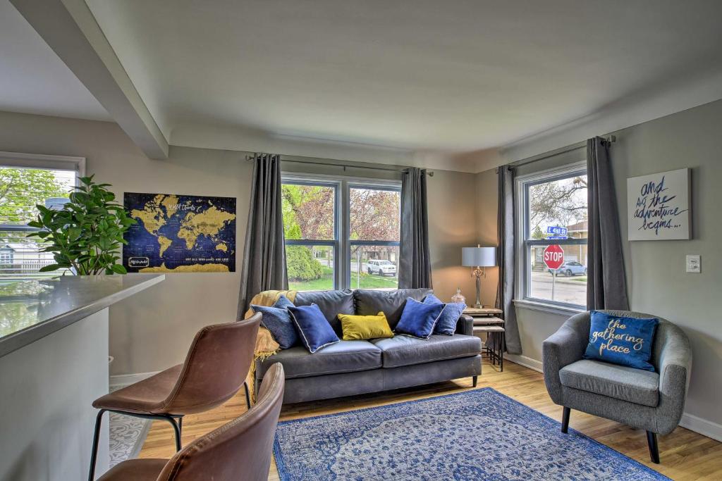 Mpls Duplex with WiFi and Kitchen 5 Mi to Dtwn! photo 3