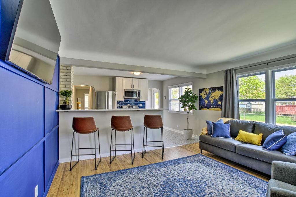 Mpls Duplex with WiFi and Kitchen 5 Mi to Dtwn! photo 4