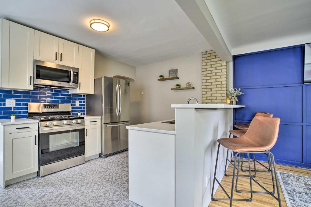 Cozy Home WiFi, Parking, 5 Mi to Dtwn Mpls! photo 2