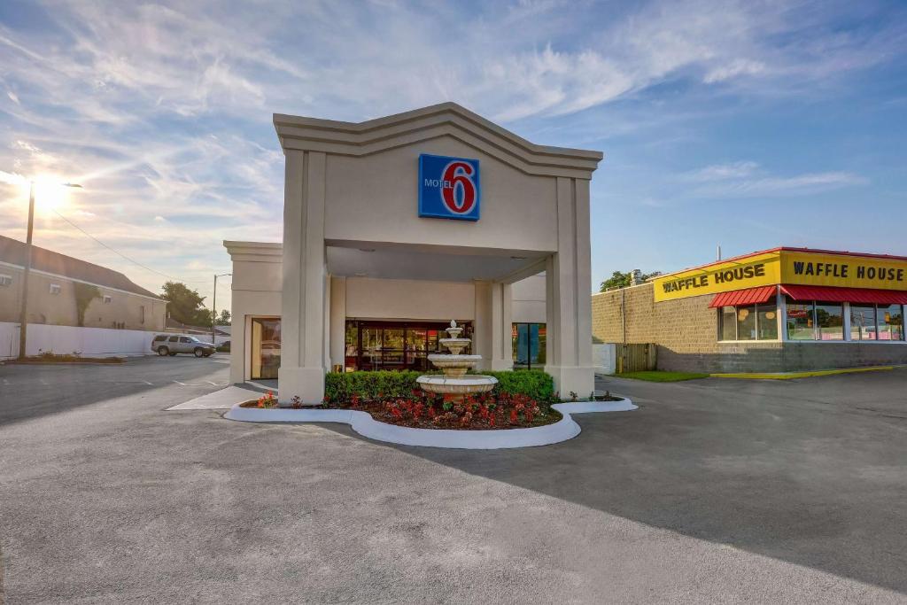 Motel 6 Jacksonville, NC image